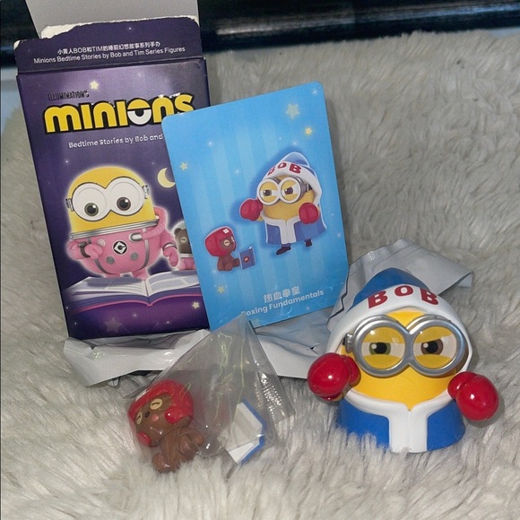 Minions bedtime story Boxing fundamentals resin plastic sculpture blue /red NWT - Picture 1 of 10